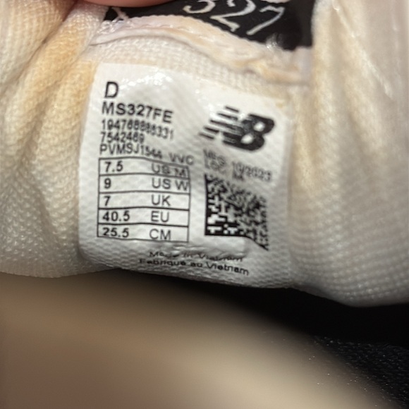 327 NEW BALANCE SNEAKERS - Picture 5 of 5